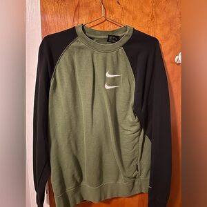Used men’s Nike crewneck